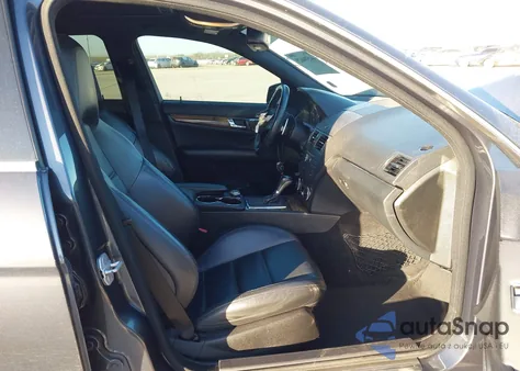 2010 Mercedes-Benz C 63 Amg из США, поврежденный, VIN WDDGF7HB3AF415541